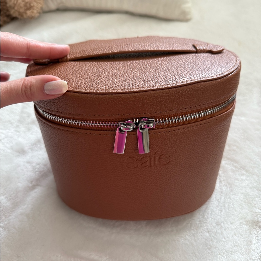 NEW Saie Vanity Case